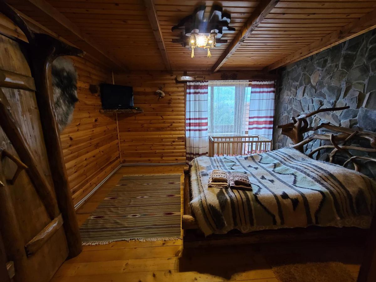 гуцульська хата Hotel