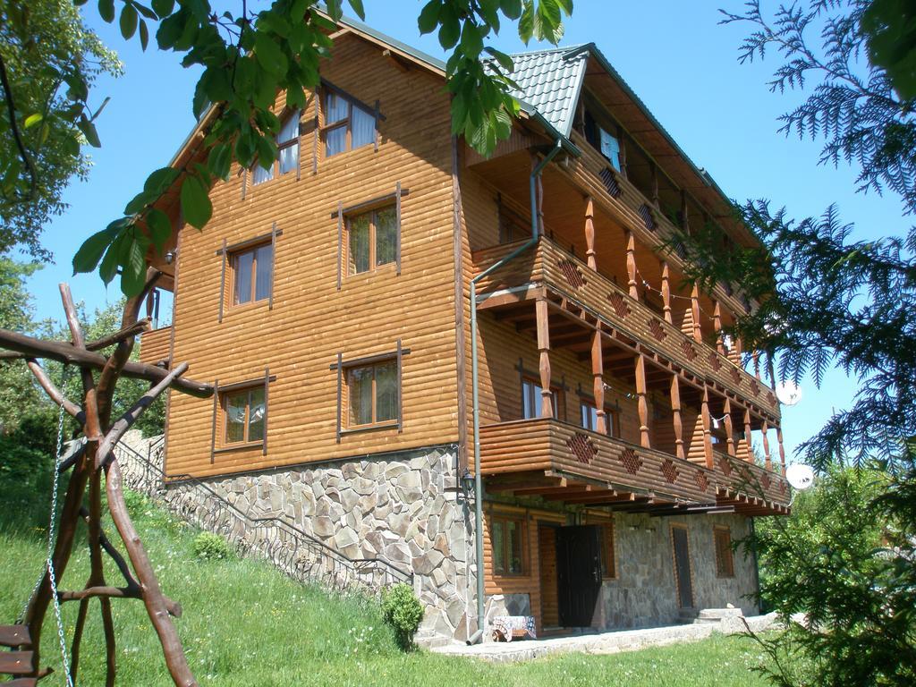 гуцульська хата Hotel 2*